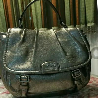 蔻馳羊皮淺金色斜挎包 一次優(yōu)雅與實(shí)用的雙重邂逅